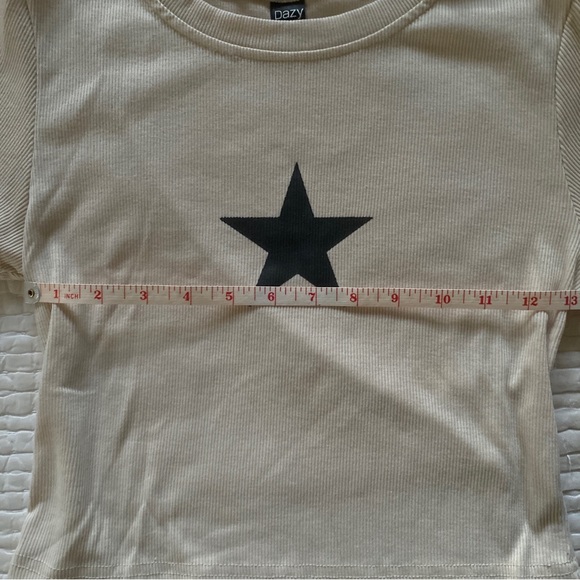 Star Graphic Crop Baby Tee - Picture 2 of 4